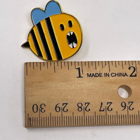 Latched Mama Pins lot of 2, Boo Bees and Heart - Picture 4 of 9